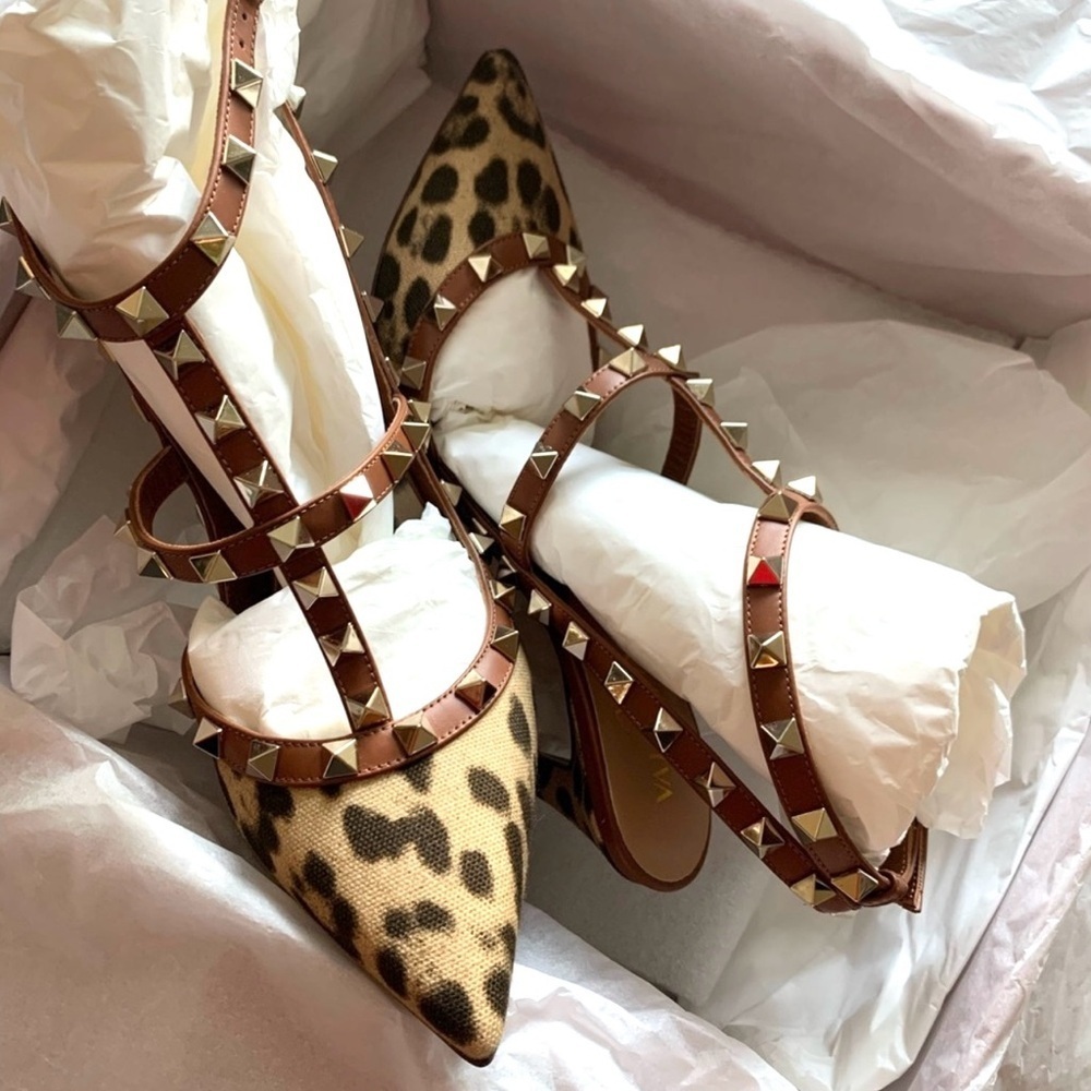 Valentino Garavani Rockstud Leopard Print Pumps - Picture 7 of 8